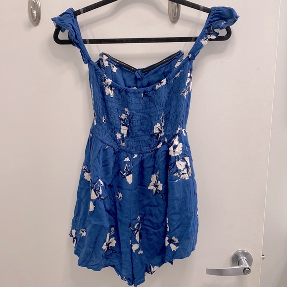 LUSH romper from LuLus in size medium (fits more like a small). Only worn once! - Picture 2 of 2